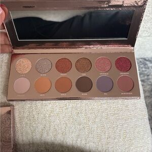 Luxe Eyeshadow Palette by [Brand] - Rich Neutrals and Bold Hues